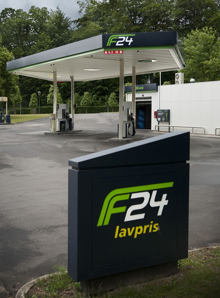 F24 Pylon