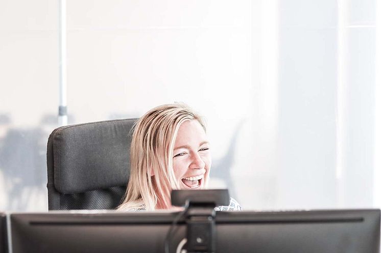 Hanna skrattar.jpg