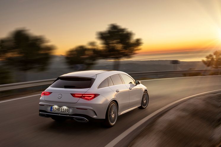 Mercedes-Benz-CLA-02