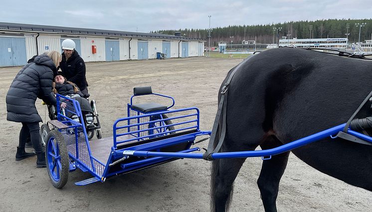 Rullstolsvagn hos Bollnästravet Foto ATG