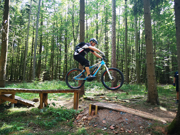 Bike, BBQ und Branchentalk: Im September zieht es Zimmerer, Dachdecker, Klempner, Bauingenieure und MTB-Enthusiasten nach Willingen zum MTB-Adventure 2020. 