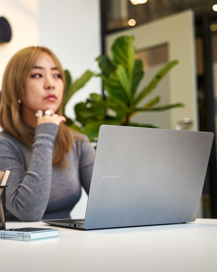 Galaxy Book5 Pro_2_4x5.jpg