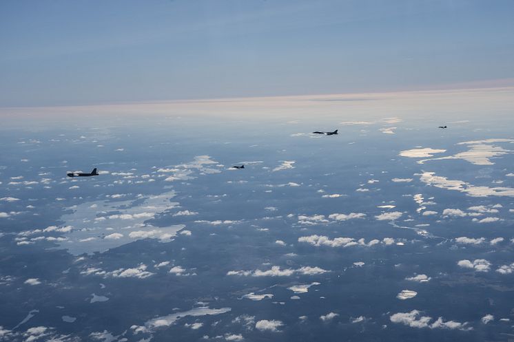 240306 Bild 4 samövning med amerikanska Bomber Task Force