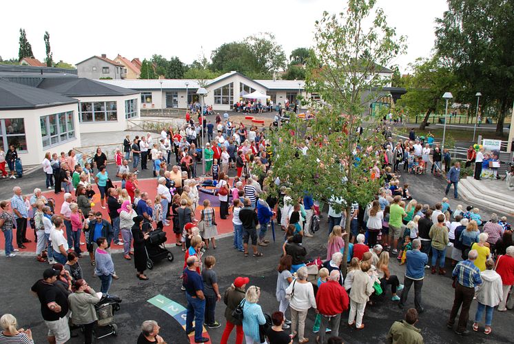 Folkmassa på skolgården