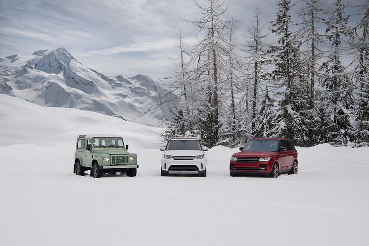 LAND ROVER_LINE IN THE SNOW_01