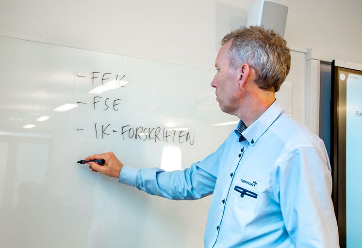 Instruktør ved smartboard