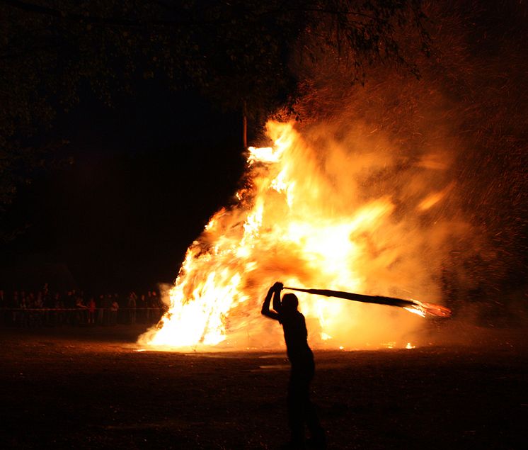 Påskebål i Harzen – flammesvinger i Bad Grund