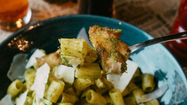 LO_maccheroncini_pesto_avocado_e_pollo_2