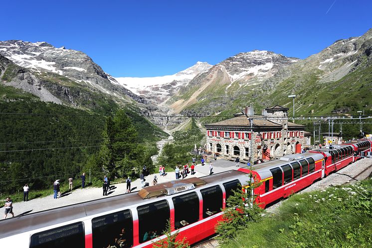 Bernina Express auf der Alp Grüm
