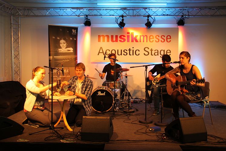 Cinnamon Silence auf der Acoustic Stage