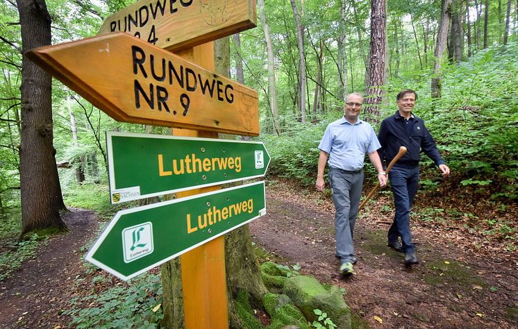 Landesbischof der Ev.-Luth. Landeskirche Sachsen Dr. Carsten Rentzing und Präsident des LTV, Dr. Matthias Rößler auf dem Lutherweg in Sachsen