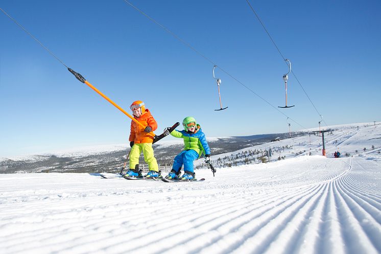 Kids skiing