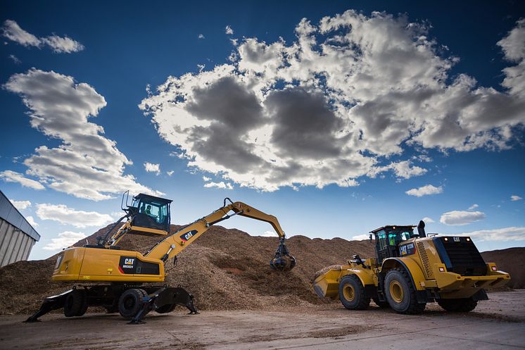 Cat MH3024 materialhanterare och Cat 972M XE hybridhjullastare