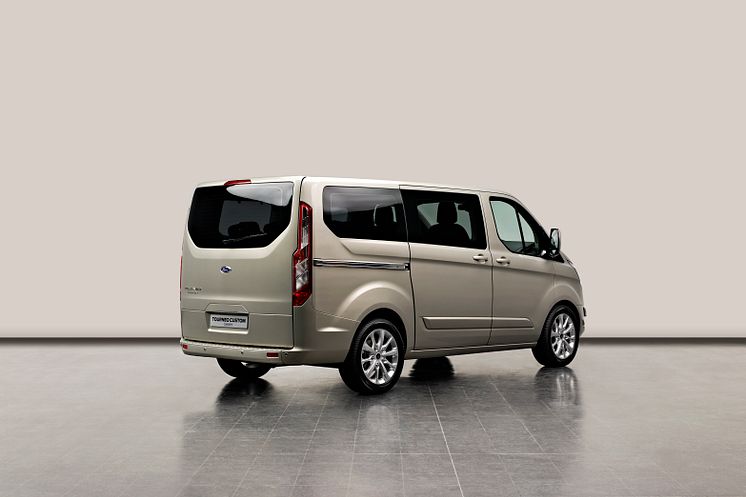 Ford Tourneo Custom - snett bakifrån