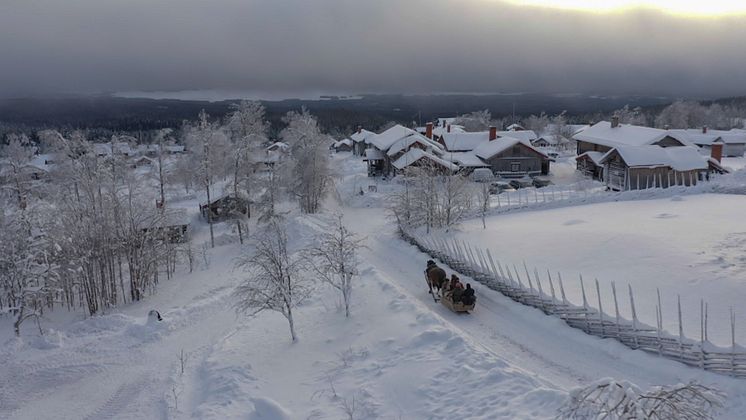 FryksasChalet_ViewHorseSleighRide_photoJuliusAspman_VisitDalarna