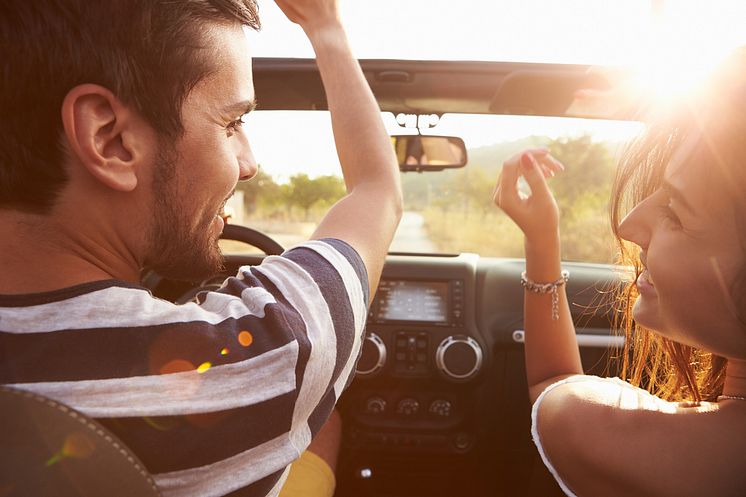 THEME_PEOPLE_FRIENDS_COUPLE_CAR_DRIVING_CONVERTIBLE-shutterstock-portfolio_229736875_Universal_Within usage period_79847
