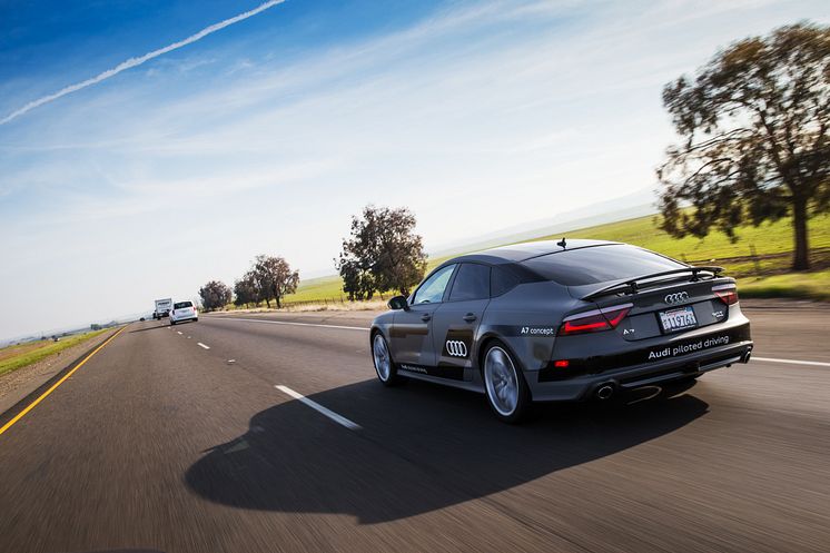 Førerløs Audi A7 på offentlig vej - på vej til Las Vegas og CES 2015