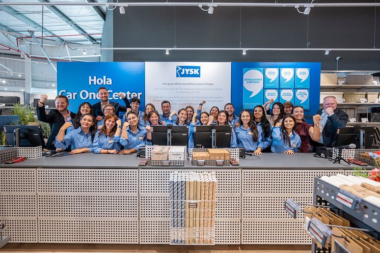 The entire team was ready for the opening of the first franchise store in South America..jpg