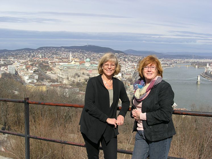 Ingrid Carlberg och Katalin Garam - ciceroner på resan Budapest - i Raoul Wallenbergs fotspår