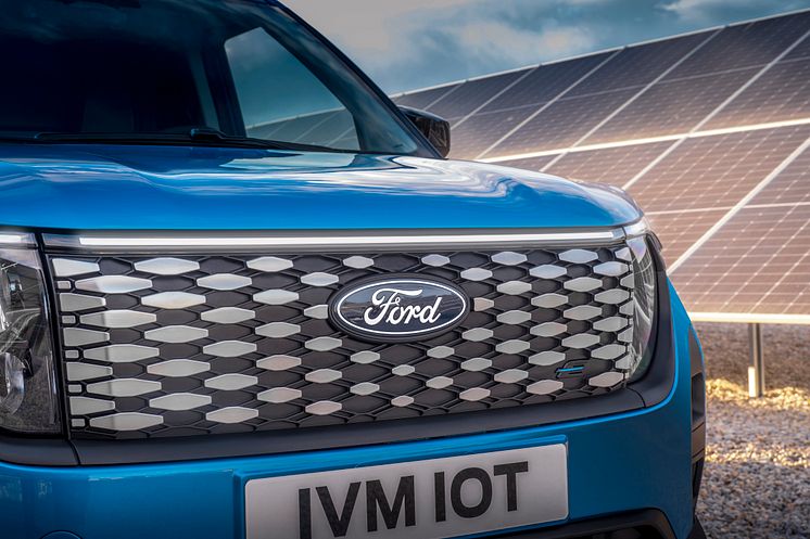 Ford E Transit Courier (1).jpg