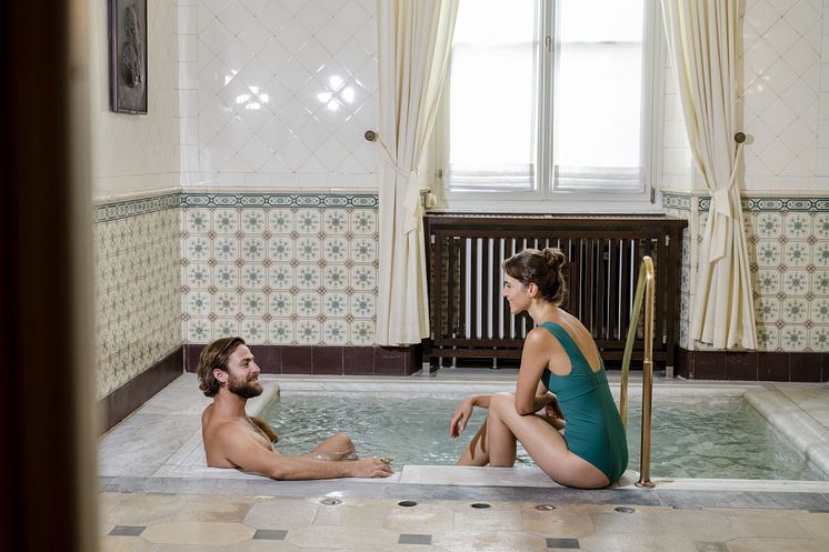 Baden-Baden: Paar im Hotel bei Wellness-Behandlung