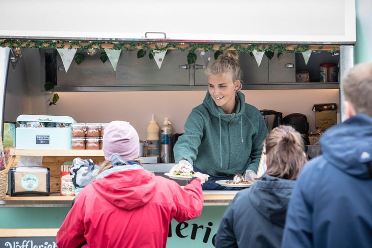 God mat serveras från food trucks och Tjolöholms egna serveringar.