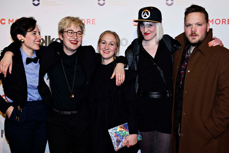 Holdet bag vinderen af Shortlist Prisen "Lulus første gang". Instruktør: Tone Ottilie, nr. 2 fra venstre.