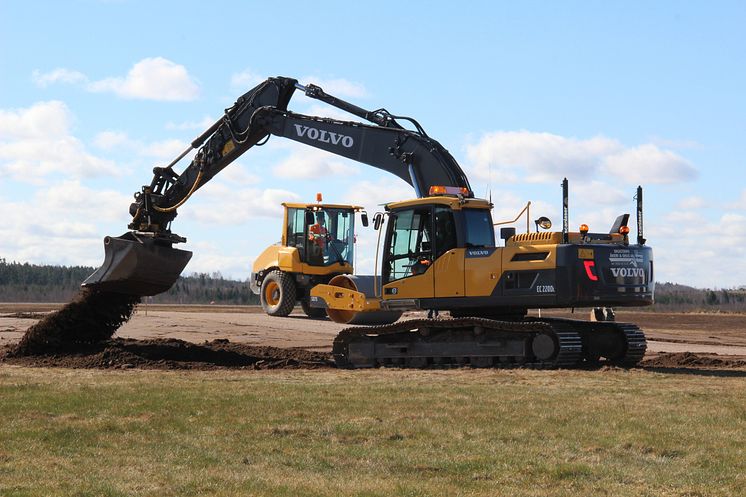 Volvo byggde för Volvo - EC220D planerar rallycrossbanan