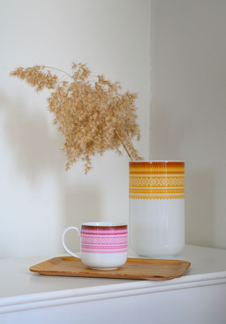 Vase og kopp fra Porsgrunds Porselænsfabrik