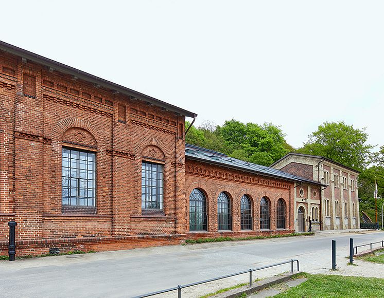 Ensemble Waterworks: Elbseite mit denkmalgeschützten Fensterfronten (Ausschnitt)