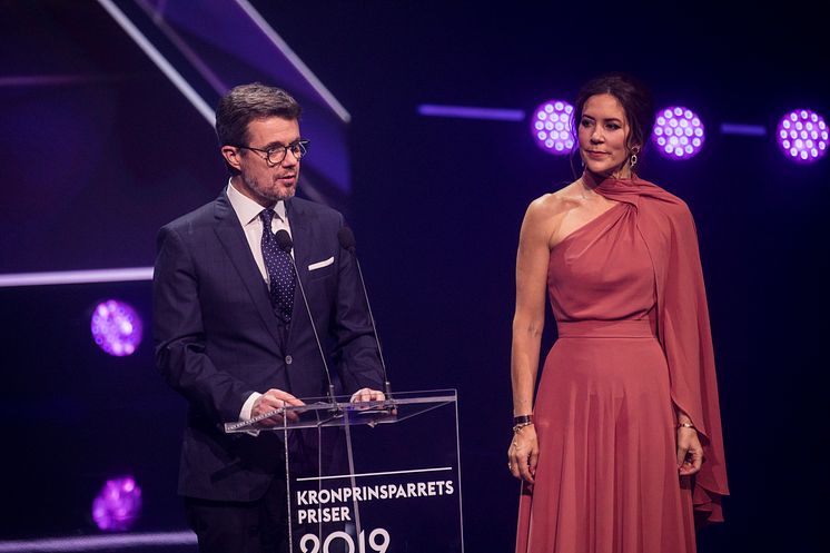 D.K.H. Kronprins Frederik og Kronprinsesse Mary ved Kronprinsparrets Priser 2019 i ODEON i Odense.