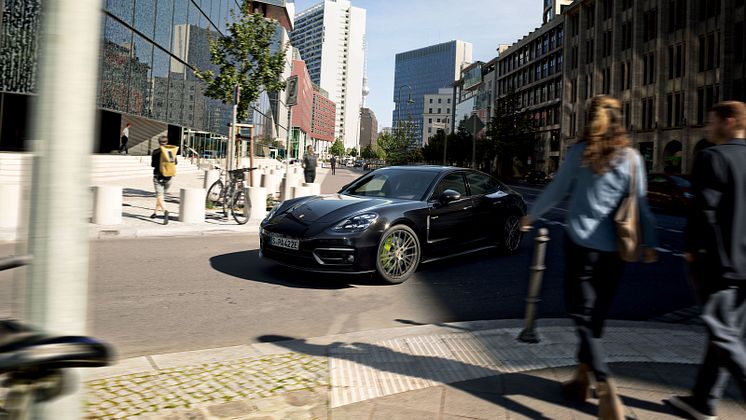 1 - Panamera 4 E-Hybrid Platinum Edition.jpg