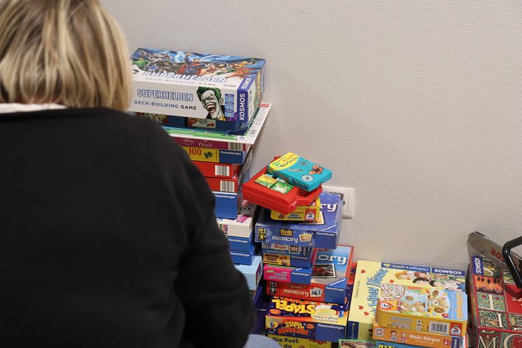 Studierende sammeln 1060 Euro mit Spendenflohmarkt für die Kinderherzhilfe