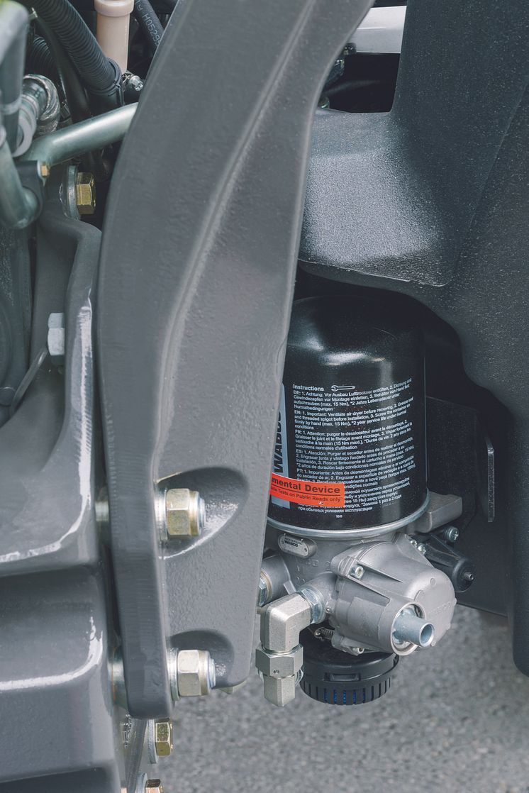 ARION 400 The new compressed air drier increases the service life and safety of the braking system.