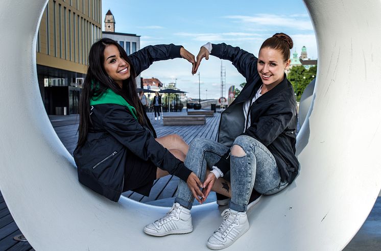 Miriam Riaie och Julia Brandelius är koordinatorer för ungdomsnätverket 040 Live på Malmö Live