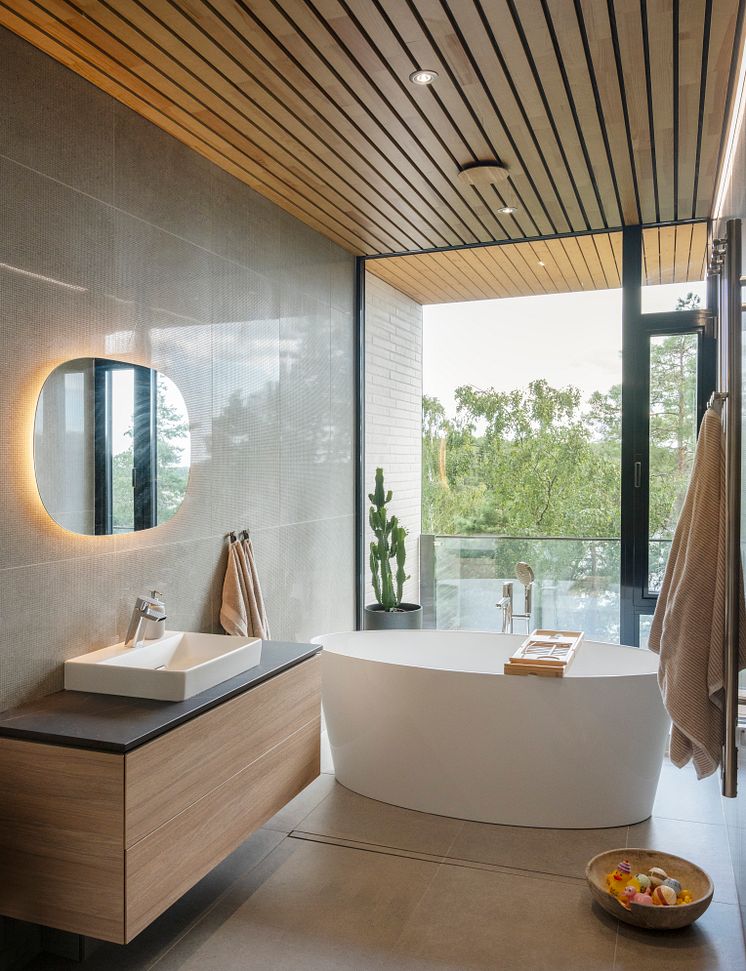 Geberit ONE -kylpyhuonekaluste mustalla kivitasolla, Option Oval -peili, iCon wc-istuin_2.jpg