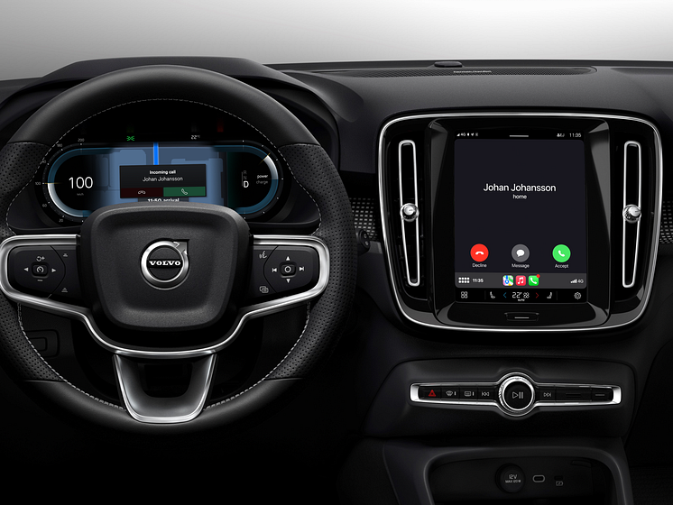 Volvo_XC40_Recharge_-_Incoming_call_on_driver_display_and_centre_display