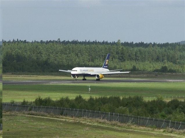 Flygfrakt med Icelandair startar 2006.jpg