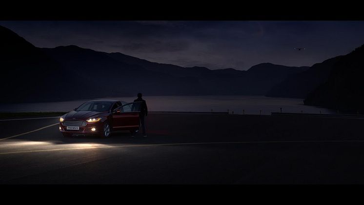 «The Fast and the Furious”-regissøren skapte dramatisk reklamefilm for nye Ford Mondeo på Sandane flyplass