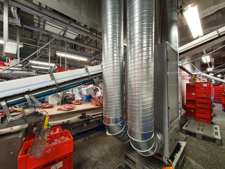 Luftreiniger CC 6000 in der Produktionshalle / Bereich Zerlegung