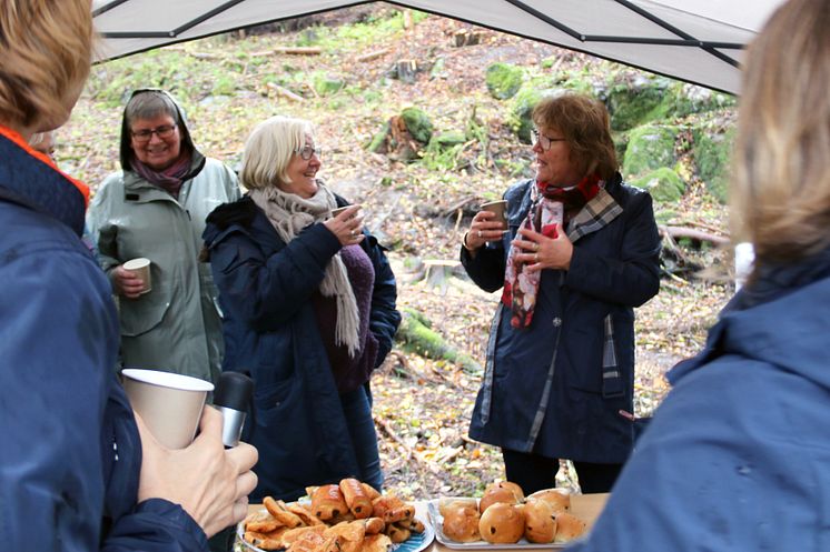 Boller, kaffe og trivelig stemning på markeringen.