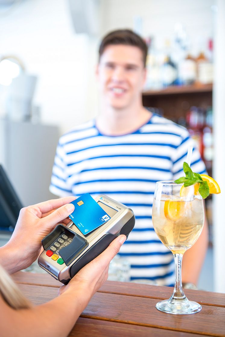 Kontaktloses Bezahlen mit V PAY - in der Strandbar