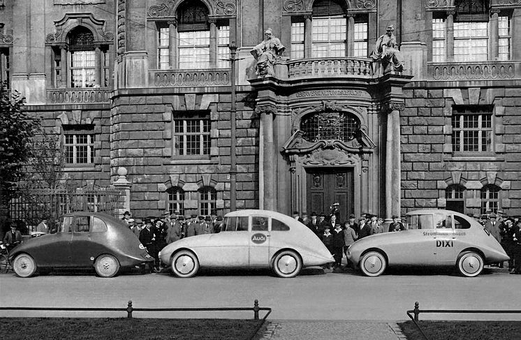 Historisk foto af 3 strømlinede limousiner af Paul Jaray in Berlin i 1923 - Ley, Audi og Dixi