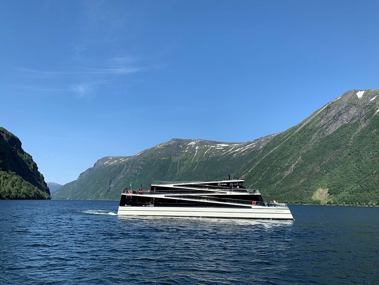 Legacy of The Fjords sjøsatt på Sognefjorden