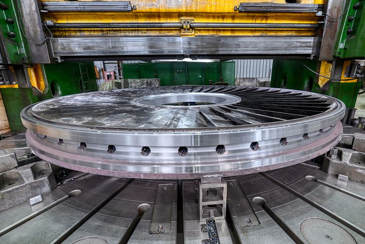 1 Vertical lathe and turbine - Nordroden_shutterstock_2179544173