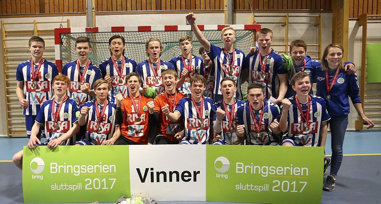  Glade jenter fra Oppegård etter at finaleseieren var sikret. Foto: Svein André Svendsen LAST NED BILDE Nærbøs gutter gikk til topps i Bringserien for gutter. Foto: Svein André Svendsen Nærbøs gutter gikk til topps i Bringserien for gutter. 