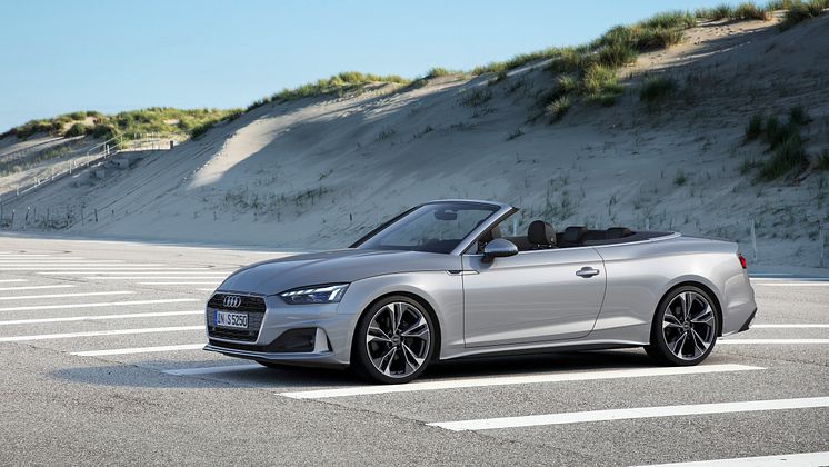 Audi A5 Cabriolet (florettsølv)