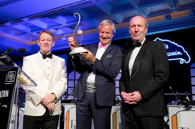 Bjorn Kjos receives 'Outstanding Contribution to Aviation' award from Irish aviation industry 