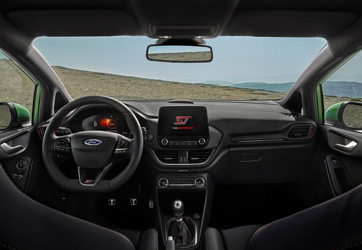 2021_FORD_FIESTA_ST_08_INTERIOR