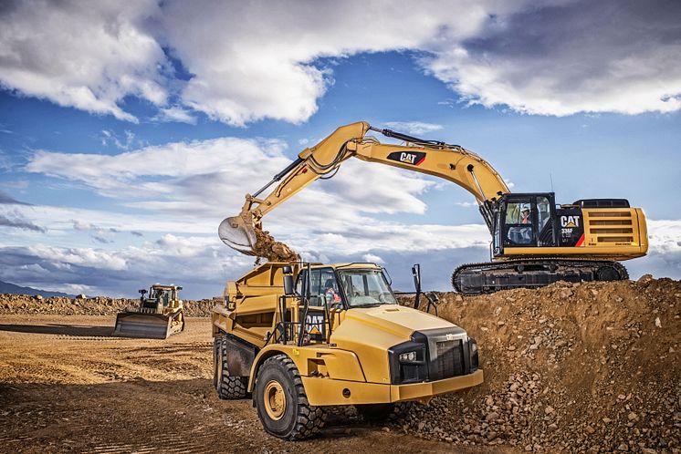 Cat 336F L XE hybridgrävmaskin och Cat dumper-2